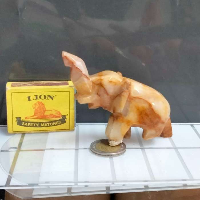 1 ONYX semi precious gemstone Elephant figurine Small  Note 3 feet damage still nice item