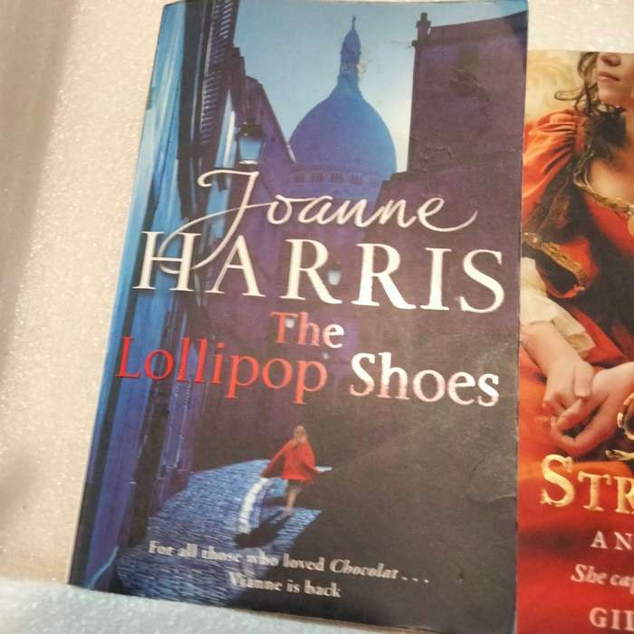 2 Books Author Joanne Harris Lollipop Shoes + Gillian Bagwell DARLING STRUMPET  Soft cover Pre-owned