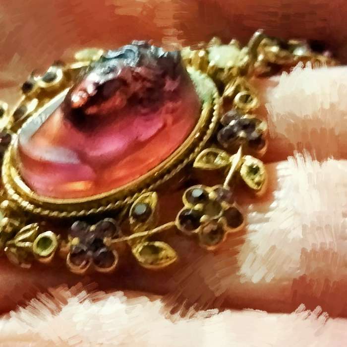 Necklace glass Amethyst 3D head+ shoulder edges Rhinestone Look at my Buy Now listings No Waiting