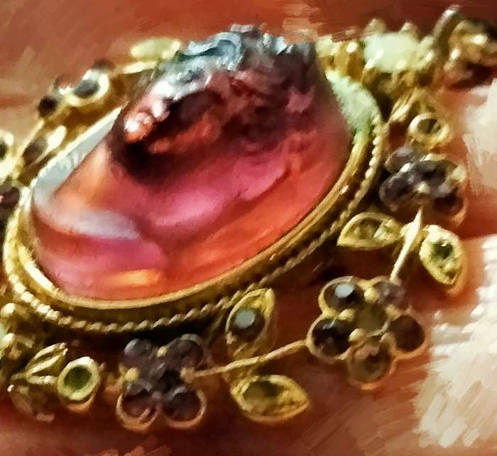 Necklace glass Amethyst 3D head+ shoulder edges Rhinestone Look at my Buy Now listings No Waiting