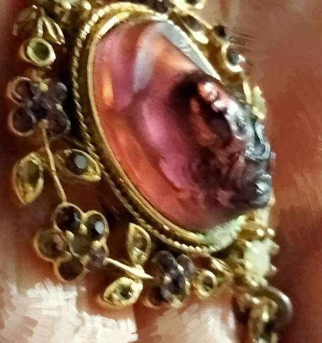 Necklace glass Amethyst 3D head+ shoulder edges Rhinestone Look at my Buy Now listings No Waiting