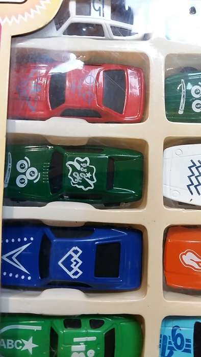 FOR THE COLLECTOR : AS NEW, UNSCRATCHED PRISTINE CONDITION  SET OF 20 DIE-CAST METAL CARS IN BOX SET