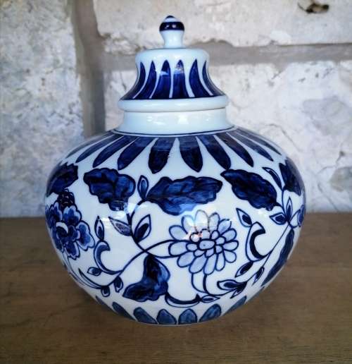 Unmark porcelain pot with lid