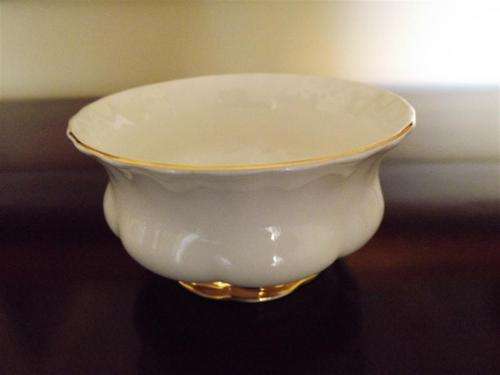 ROYAL ALBERT LARGE TEA SET SIZE  WHITE "VAL D'OR" DESIGN SUGAR BOWL WITH GOLD TRIM
