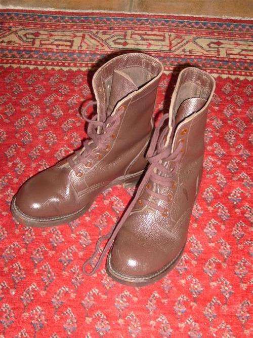 VINTAGE MENS BROWN GENIUNE LEATHER ARMY TYPE BOOTS FROM GERMANY MENS SIZE 7/8