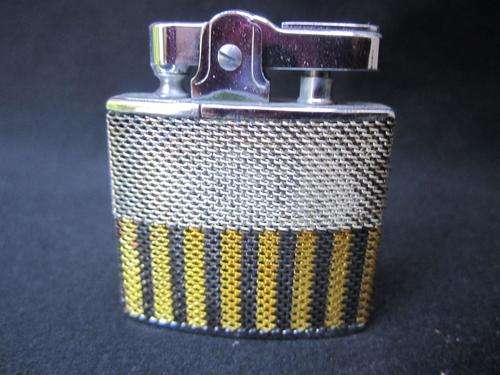 Wow!! Stylish Vintage "DeLuxe" Automatic Lighter! Such attention to detail! Gorgeous!