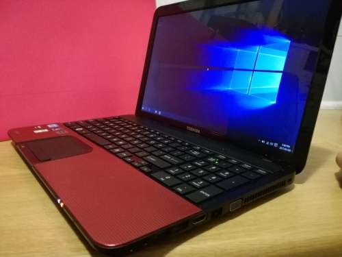**GAMING**SUPERFAST**IMMACULATE**TOSHIBA C850 3210 i5 WITH RADEON GRAPHICS