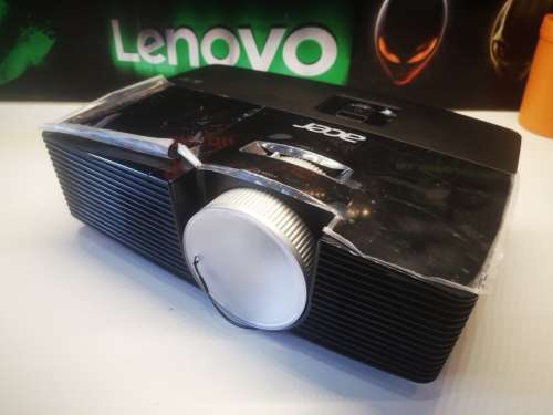 AS NEW*ACER PROJECTOR X113*2800LUMENS*SCHOOL OR BUSINESS*
