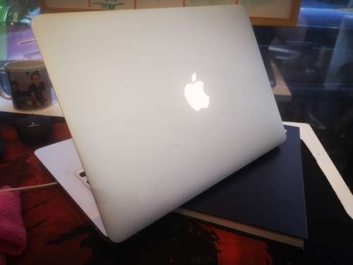 **EXCELLENT**APPLE MACBOOK AIR i5*128GB SSD*4GB RAM*13.3"*