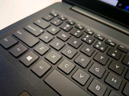 HIGH SPEC*8TH GEN QUAD CORE*DELL LATITUDE 3500*i5-8265U*8GB*UHD 620*1000GB HDD*FHD*WARRANTY