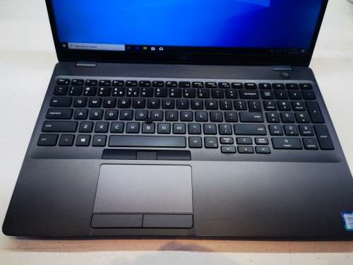 QUAD CORE*DELL LATITUDE 5500*i5-8265U*16GB*UHD 620*256GB SSD*FULL HD*
