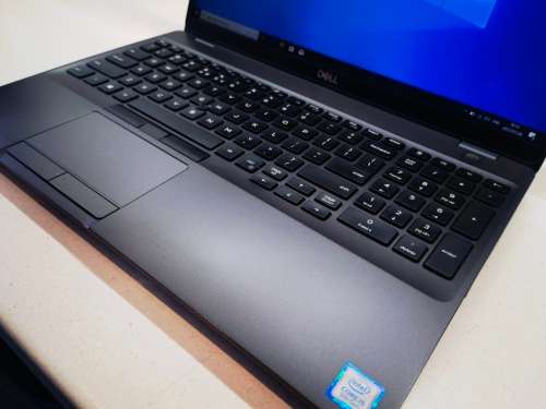 QUAD CORE*DELL LATITUDE 5500*i5-8265U*16GB*UHD 620*256GB SSD*FULL HD*