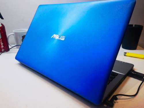FAST!*HIGH SPEC!*ASUS X550L*i5-4200M*4GB RAM*240GB SSD*HD DISPLAY*SONICMASTER SOUND*