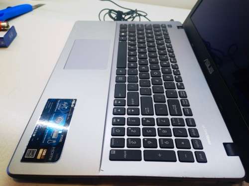 *ICE COOL TECH*FAST*ASUS X550M*i5-4200M*8GB DDR3*240GB SSD*SONICMASTER*INSTANT ON*