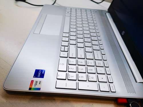 11TH GEN BEAST!*HP NOTEBOOK 15*i7-1165G7*16GB DDR4*512GB NVME*1000GB HDD*FHD*G7 GRAPHICS*WARRANTY