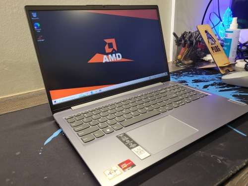 LENOVO IDEAPAD 3 15*AMD ATHLON GOLD 3150U*8GB DDR4*256GB SSD*RADEON GRAPHICS