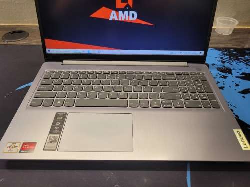 LENOVO IDEAPAD 3 15*AMD ATHLON GOLD 3150U*8GB DDR4*256GB SSD*RADEON GRAPHICS
