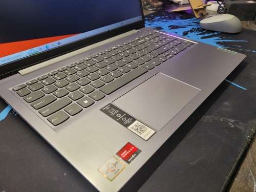 LENOVO IDEAPAD 3 15*AMD ATHLON GOLD 3150U*8GB DDR4*256GB SSD*RADEON GRAPHICS