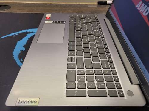 LENOVO IDEAPAD 3 15*AMD ATHLON GOLD 3150U*8GB DDR4*256GB SSD*RADEON GRAPHICS