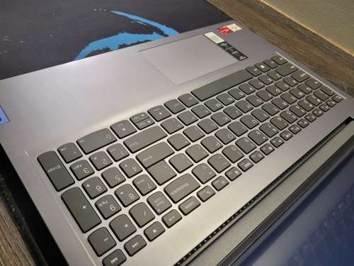 LENOVO IDEAPAD 3 15*AMD ATHLON GOLD 3150U*8GB DDR4*256GB SSD*RADEON GRAPHICS