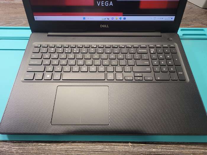 Radeon Graphics Dell Inspiron 3595 A6-9225 Turbo Core Radeon R4 256GB SSD 500GB HDD 8GB DDR4
