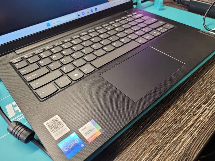 LENOVO V14 G2*i3-I1115G4*8GB DDR4*256GB SSD*FHD*UHD GRAPHICS