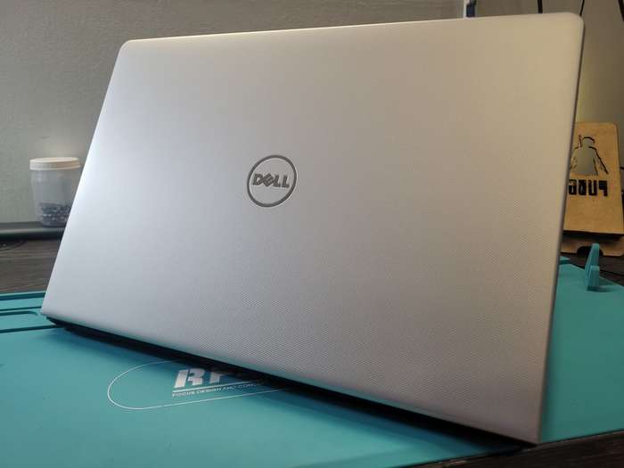 DELL VOSTRO 3568*i5-7200U*FHD 1920X1080*512GB SSD*8GB DDR4*