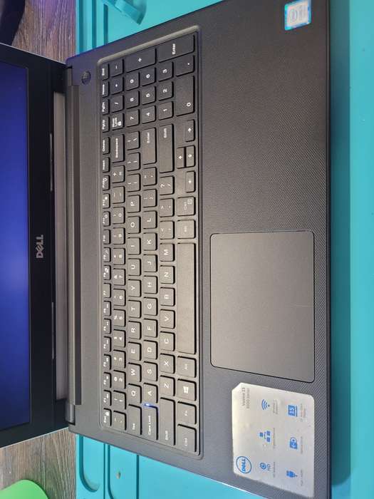 DELL VOSTRO 3568*i5-7200U*FHD 1920X1080*512GB SSD*8GB DDR4*
