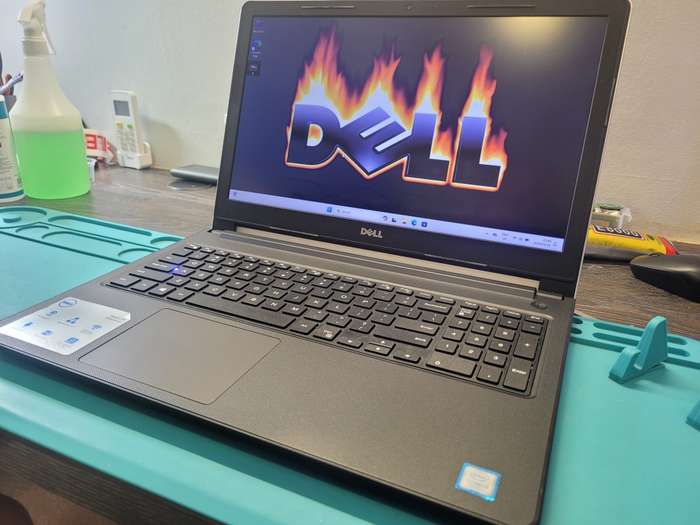 DELL VOSTRO 3568*i5-7200U*FHD 1920X1080*512GB SSD*8GB DDR4*