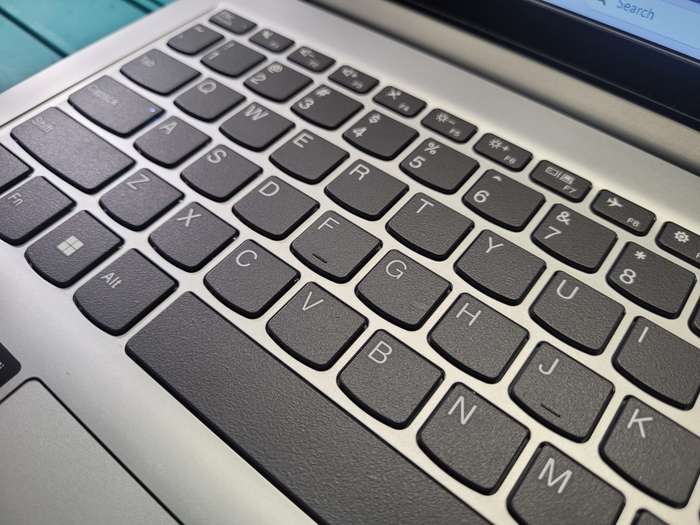 LATE ENTRY!*12th gen BEAST!!*LENOVO IDEAPAD 1i*i5-1235U*12GB DDR4*512GB SSD*FHD*IRIS GRAPHICS*