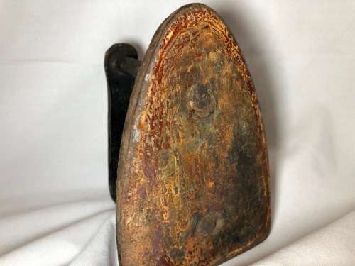 ANTIQUE SAD IRON