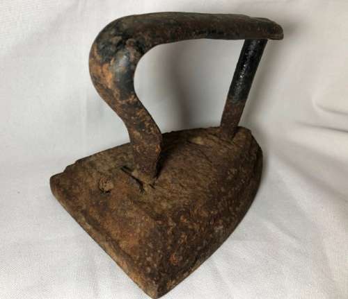 ANTIQUE SAD IRON