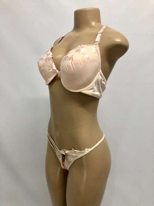 Size 36C pink bra and panty set