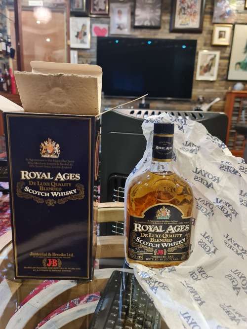 Rare J&B Royal Ages De Luxe Quality Blended Scotch Whisky