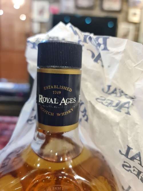 Rare J&B Royal Ages De Luxe Quality Blended Scotch Whisky