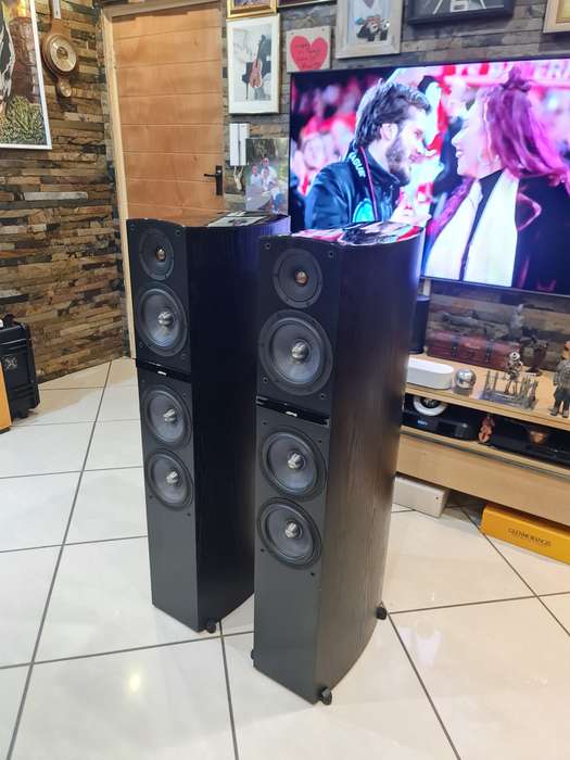 Fantastic Jamo C809 High End Floorstanding Loudspeakers