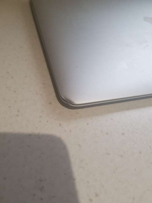 Apple MacBook Air Core i5 2017 Model **128SSD ** 8GB Ram ** Cracked LCD**