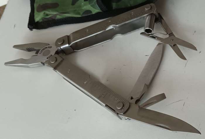 FOLDABLE UTILITY KNIFE STAINLESS STEEL