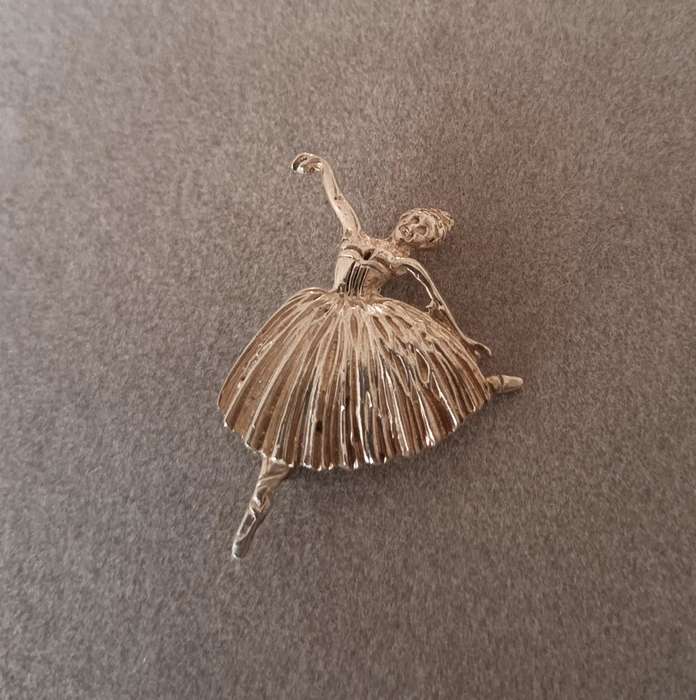 Sterling Silver Ballerina Brooch. 5.1g.