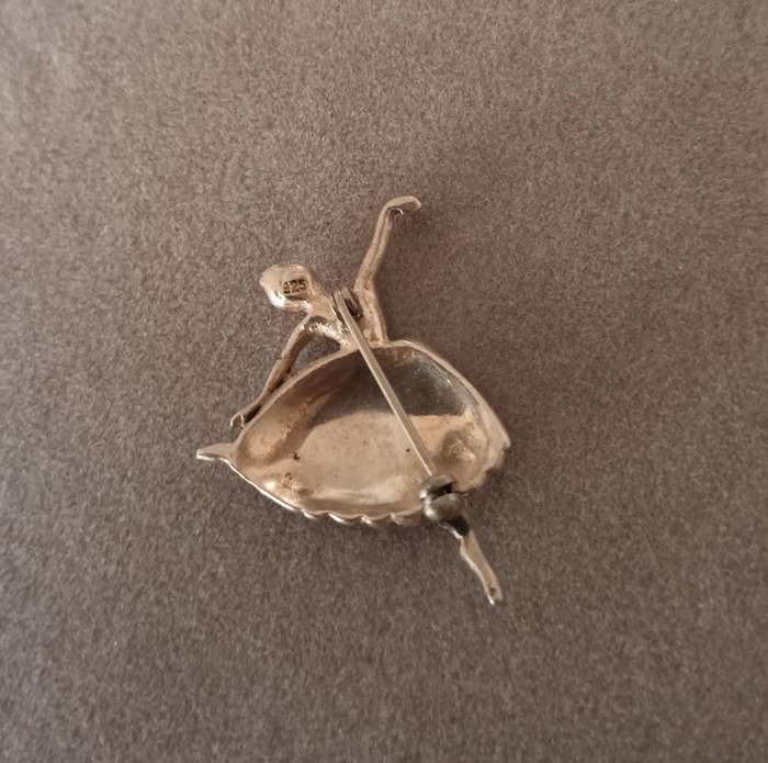 Sterling Silver Ballerina Brooch. 5.1g.