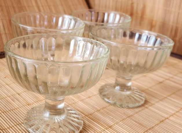 Set of 4 Vintage Clear Glass/ Dessert Bowls
