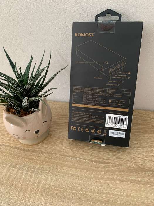 CHARGER Romoss Sense8+ 30000mAh QC Type-C Power Bank - White
