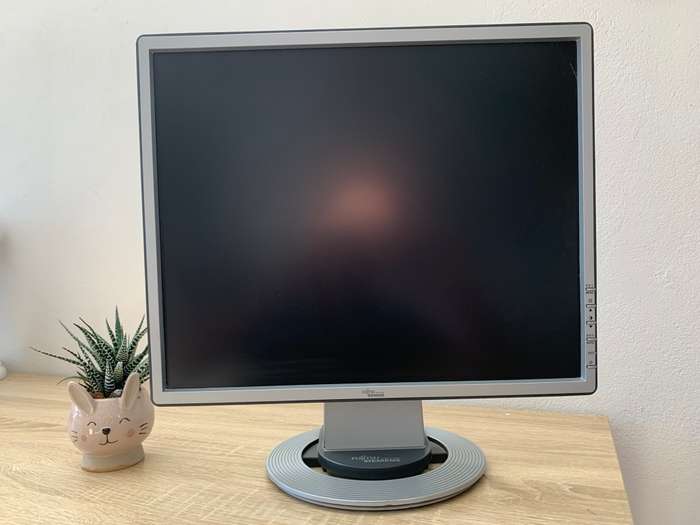 FUJITSU SIEMENS SCALEOVIEW T19-2 19` LCD TFT DISPLAY