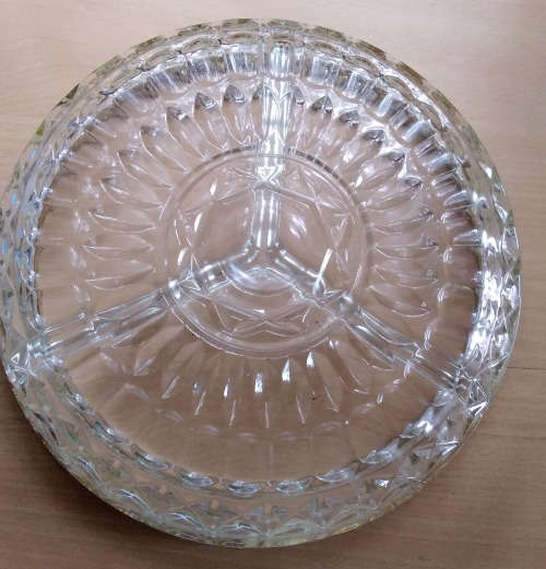 Rimmed glass serving dish