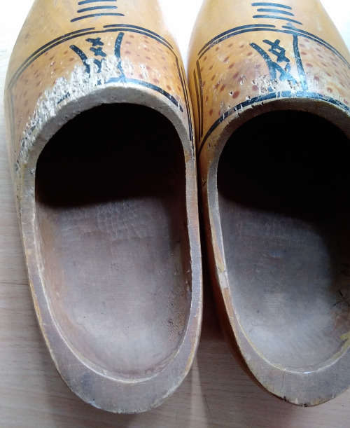 Wood clog shoes