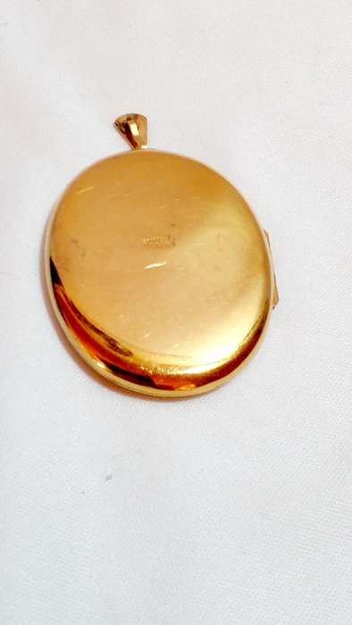 Vintage 9ct gold locket on metal core