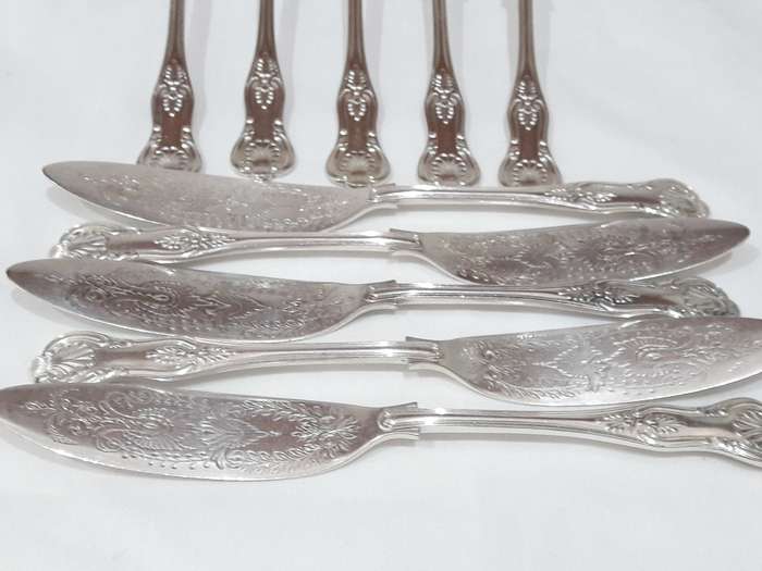 Vintage Kings Pattern silver plate cutlery set