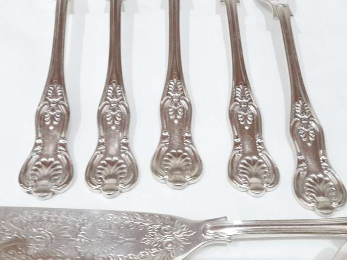 Vintage Kings Pattern silver plate cutlery set