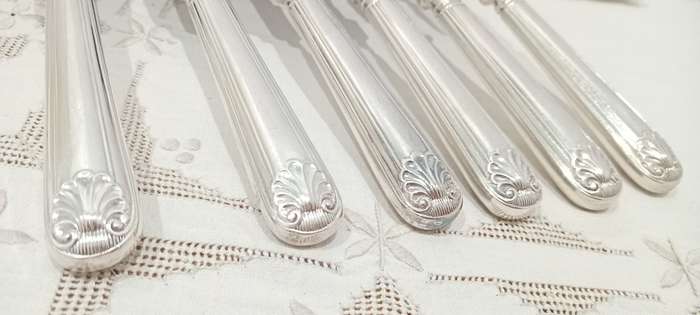 Vintage WM Spilhaus Kings pattern knife sets