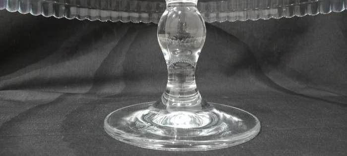 Maxwell Williams cake stands